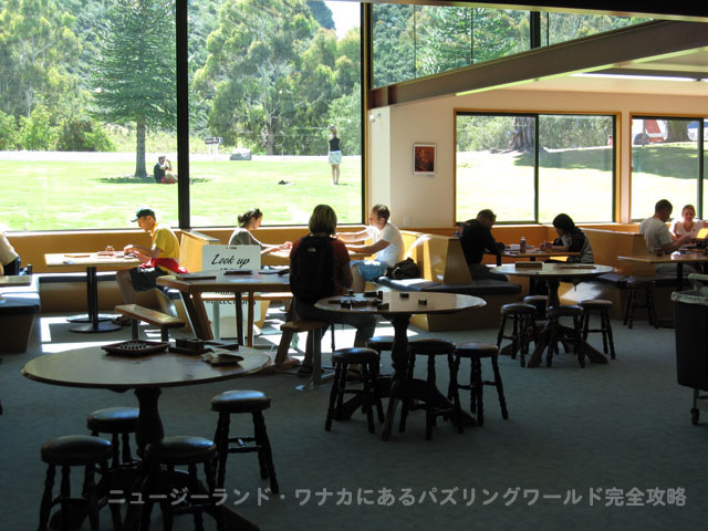 �p�Y���ɖ����ɂȂ��Ă���l�X